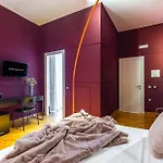 starguest Napoli Central close by Metro&Museum